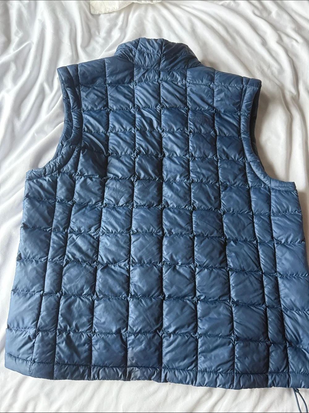 The North Face Men's Thermo Quilted Jacket sz L Blue.